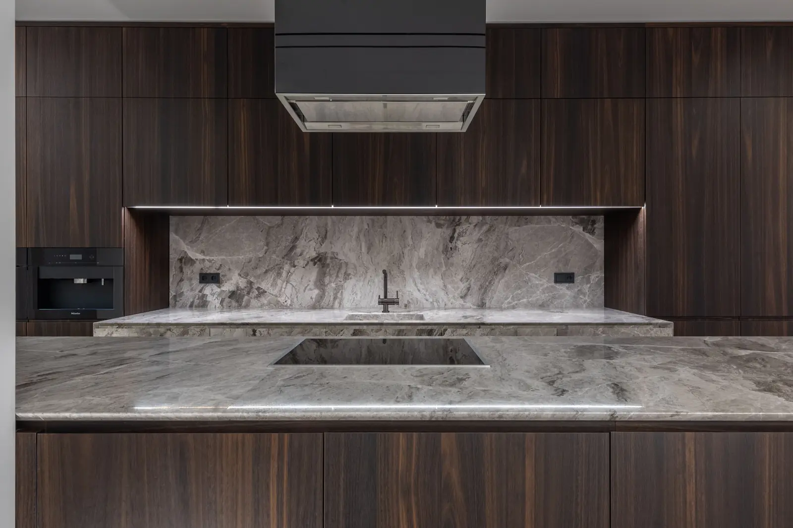 Luxe Kitchen 2026 — kitchen remodeler Miami project by CHIQ HOME DESIGN